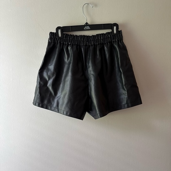 RAMISU Collection Junior Black Faux Leather High  Elastic Waist Shorts L NWT - Picture 2 of 3